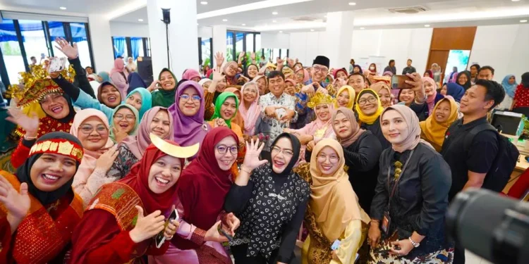 Meriahnya acara Graduation Wardah Inspiring Teacher 2023. Acara ini apresiasi untuk Guru Penggerak di Indonesia.