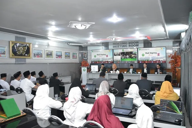 Penandatanganan MoA antara FEB UNISMA dengan Faculty of Entrepreneurship & Business Universiti Malayasia Kelantan.