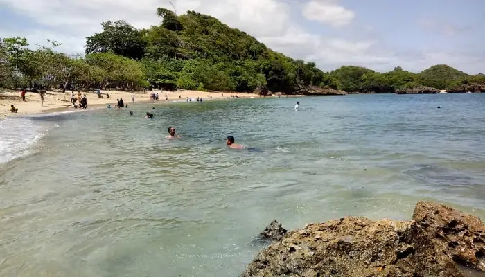 Pantai Teluk Asmara.