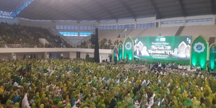 Suasana Harlah Muslimat NU ke-78 di GOR Ken Arok Kota Malang.