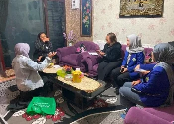Sosialisasi program aplikasi elsimil oleh mahasiswa UM untuk menekan stunting yang menyasar calon pengantin wanita.