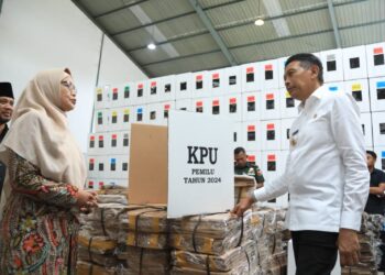 Pemkot Malang melakukan tinjauan di KPU Kota Malang. Ribuan nakes disiagakan kawal Pemilu 2024.