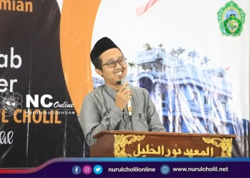 KH Fathurrozi Zubair yang membagikan 4 cara mengembangkan diri.