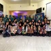 Foto bersama mahasiswa KKN UM dan UPN Veteran Jatim usai kegiatan sosialisasi dan pemberdayaan ibu rumah tangga di Kota Batu.