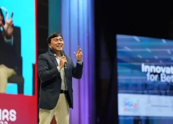Salman Subakat bicara soal motivasi dan pentingnya kontrol diri kepada peserta program beasiswa INOVASIA