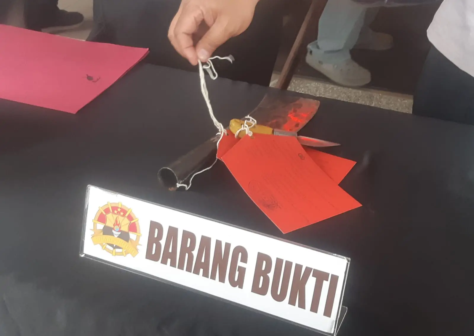Barang bukti kasus pembunuhan dan mutilasi di Kota Malang.