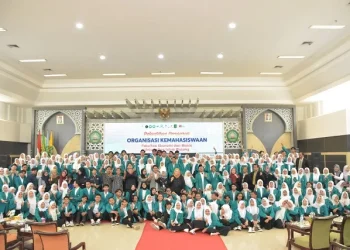 Foto bersama di acara pelantikan Ormawa FEB UNISMA.