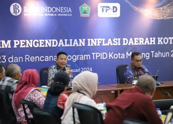 Pj Wali Kota Malang, Dr. Ir. Wahyu Hidayat, MM, saat memaparkan target dan langkah antisipasi inflasi di tahun 2024.
