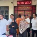 Kasatreskrim Polres Malang, AKP Gandha Syah saat memberikan keterangan pada media soal penangkapan agen umrah