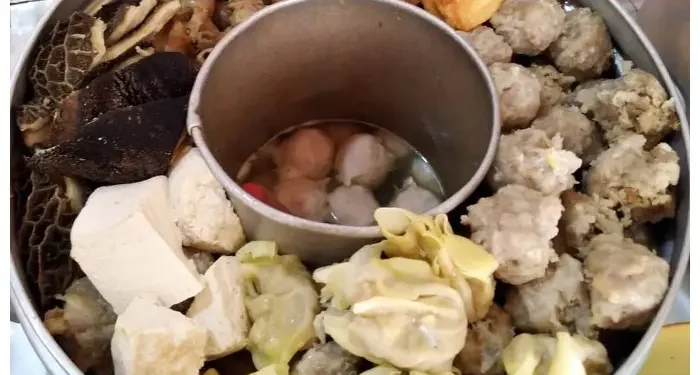 Ilustrasi 5 warung bakso khas Malang yang patut dicoba.