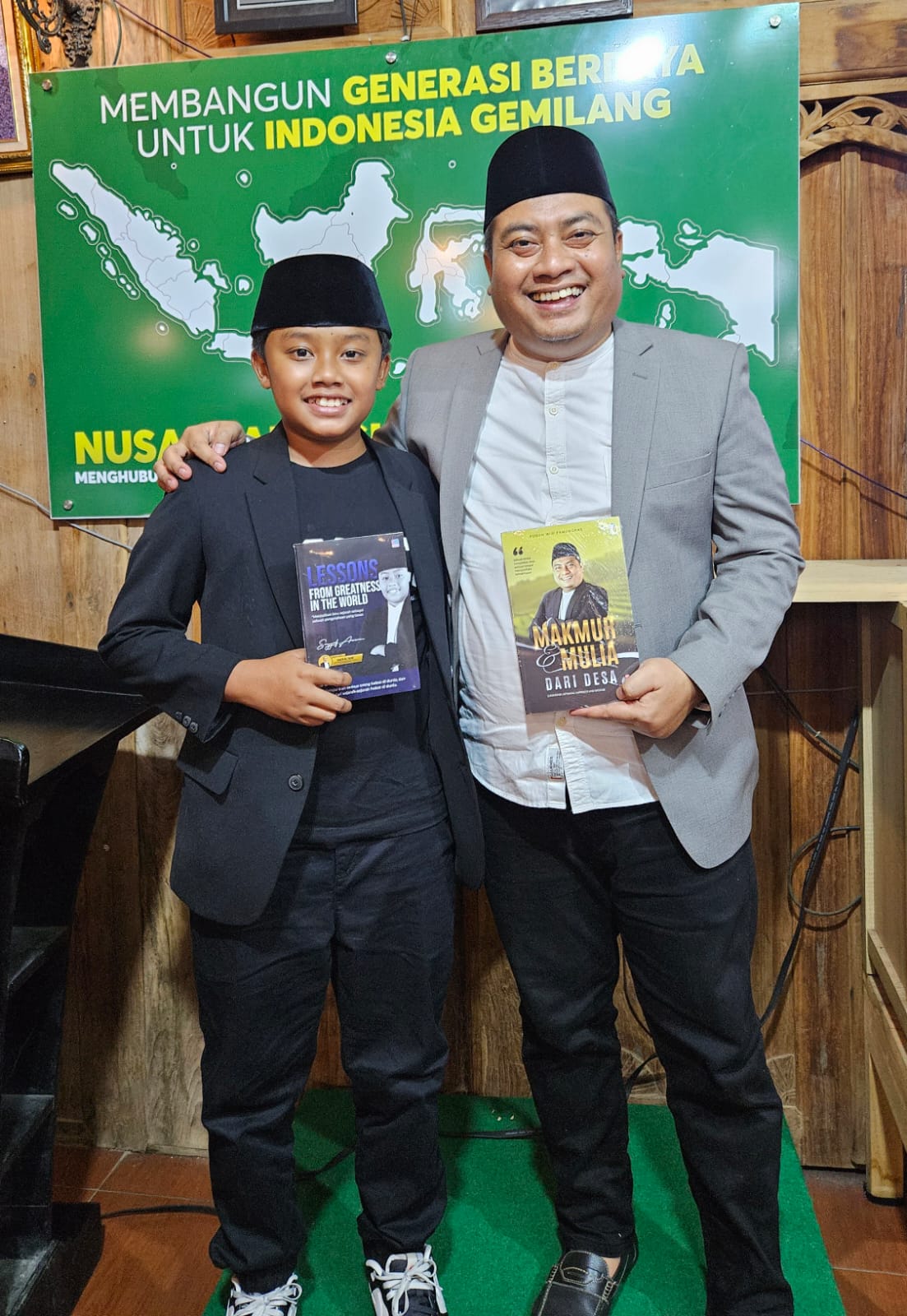 H Puguh Wiji Pamungkas launching buku bareng putranya, Sayyaf Azzam