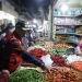Pj Wali Kota Malang saat meninjau situasi pasar.
