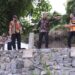 Pj Wali Kota Batu, Aries Agung Paewai, mengecek hasil penanganan rehab renovasi kawasan terdampak bencana tanah longsor di Kelurahan Temas. Bencana di Kota Batu tertinggi tahun 2023.