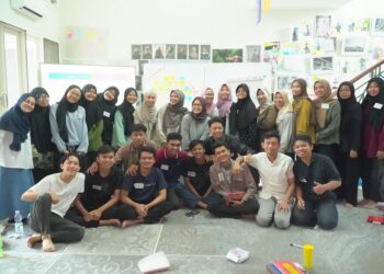 Momen foto bersama coach dan para peserta setelah sesi training creative coaching skill di Soka Innovation Lab, Lebak Bulus, Jakarta Selatan (18/01/2024). Acara ini atas diinisiasi oleh Pondok Inspirasi dan Paragon Corp.