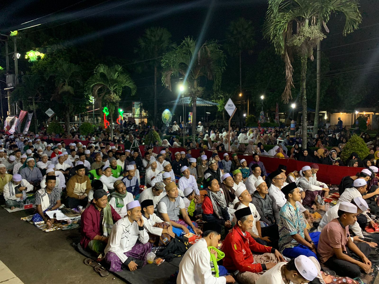 Ceramah Buya Yahya di Taman Sulfat Kota Malang. foto/thoriq