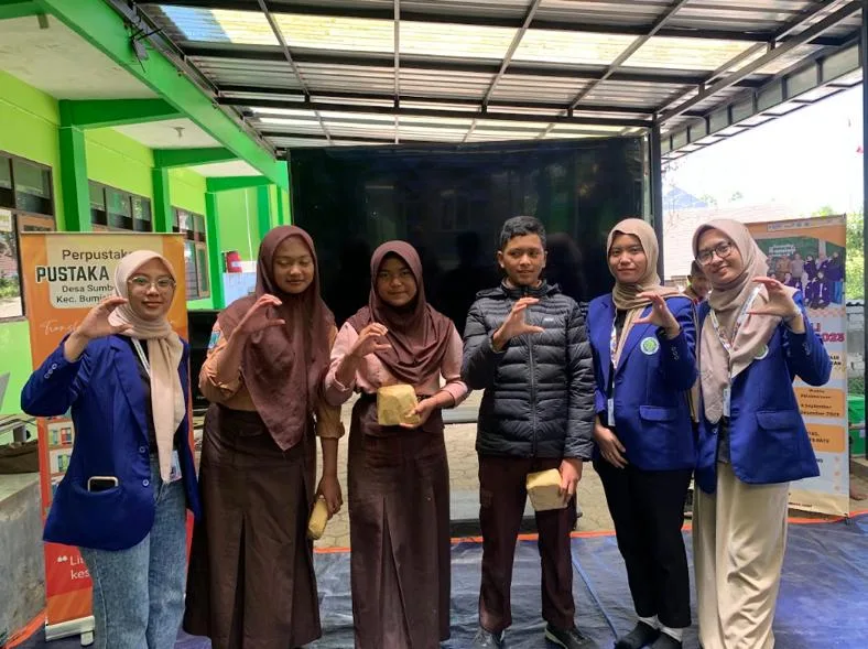 Mahasiswa KKN UM