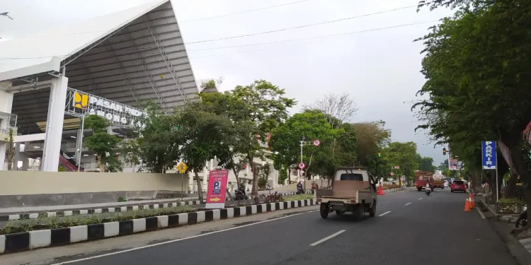 underpass di depan pasar induk among tani