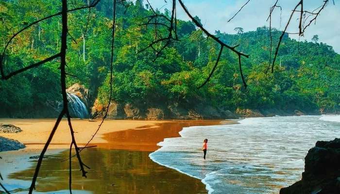 Pantai Banyu Anjlok