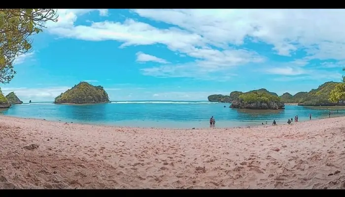 Pantai Gatra.