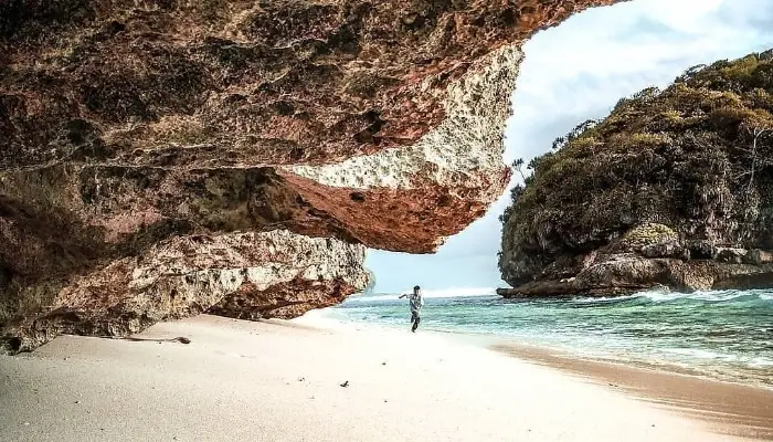 Pantai Watu Leter.