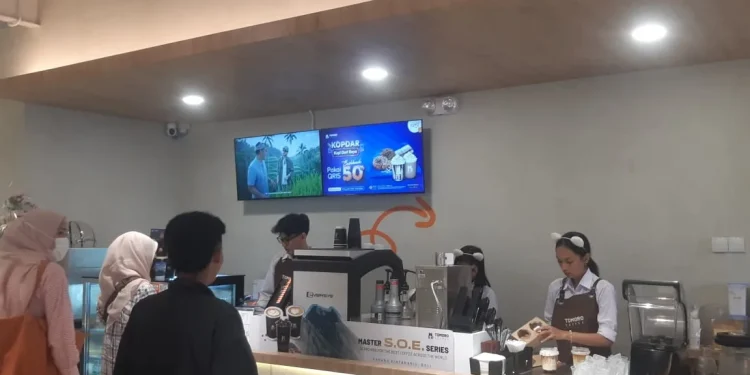 Tomoro Coffee yang ada di kawasan Kayutangan, Kota Malang. Ini adalah tempat nongkrong di Kayutangan Malang.
