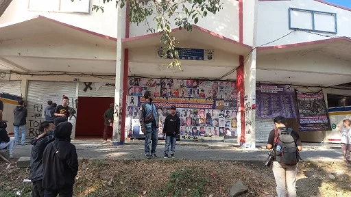 Pintu 13 Stadion Kanjuruhan masih kerap dikunjungi warga yang ingin berziarah