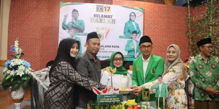 Ketua PPP Jatim, Munjidah Wahab dalam HUT PPP ke-51 di Malang.