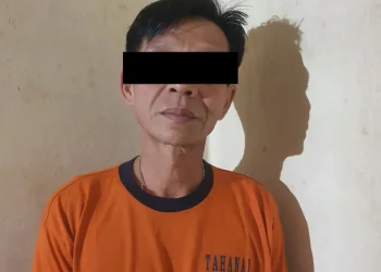 Tersangka BM, pria Gondanglegi, usai diamankan polisi.