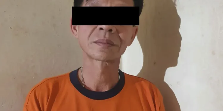 Tersangka BM, pria Gondanglegi, usai diamankan polisi.