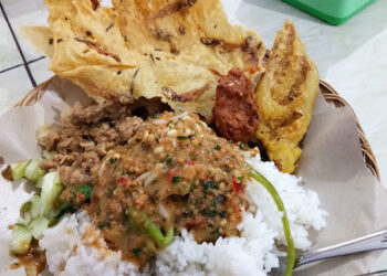 Rekomendasi 5 warung nasi pecel di Kota Malang yang cukup enak dan sedap.