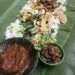 Nasi Liwet yang disajikan pada selembar daun pisang.