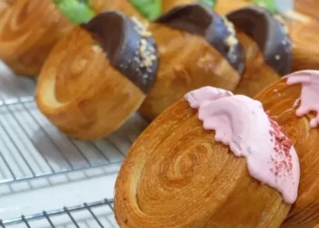 Rekomendasi Tempat Membeli Makanan Viral Cromboloni di Kota Malang yang Enak Murah Meriah.