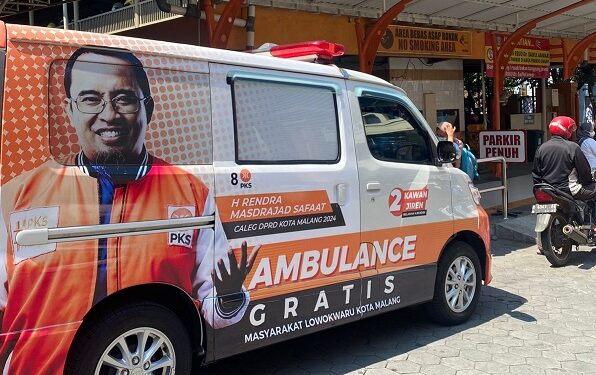 Mobil ambulans gratis yang disediakan oleh H Rendra Masdrajat Safaat.