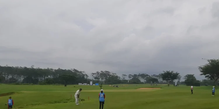 Kompetisi golf profesional di Araya Malang.