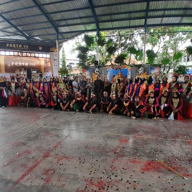 Foto bersama.