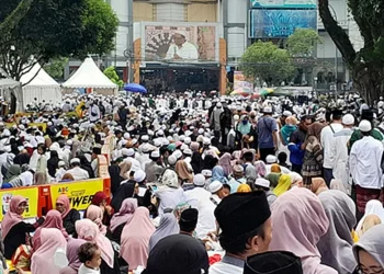 Hadiri Haul Akbar Imamain 2024, Ribuan Jamaah Padati Alun-alun Merdeka Kota Malang