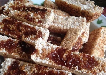 Produk Sagu Forno yang terbuat dari sagu ditambah gula merah untuk membuat rasa lebih manis.