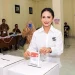 Caleg DPR RI Krisdayanti dari PDIP usai mencoblos di TPS kampungnya di Desa Pesanggrahan. Namun, perolehan suara Pilpres di desanya sendiri kalah telak. Quick count Prabowo-Gibran unggul di Kota Batu.