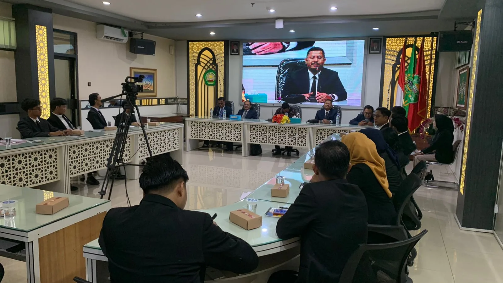 Dekan FH Unisma saat memberikan sambutan. Foto / Feni Yusnia