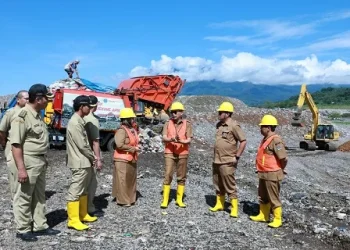 Pj Wali Kota Malang Wahyu Hidayat saat tinjau TPA Supit Urang. Foto / dok Prokopim Setda Kota Malang