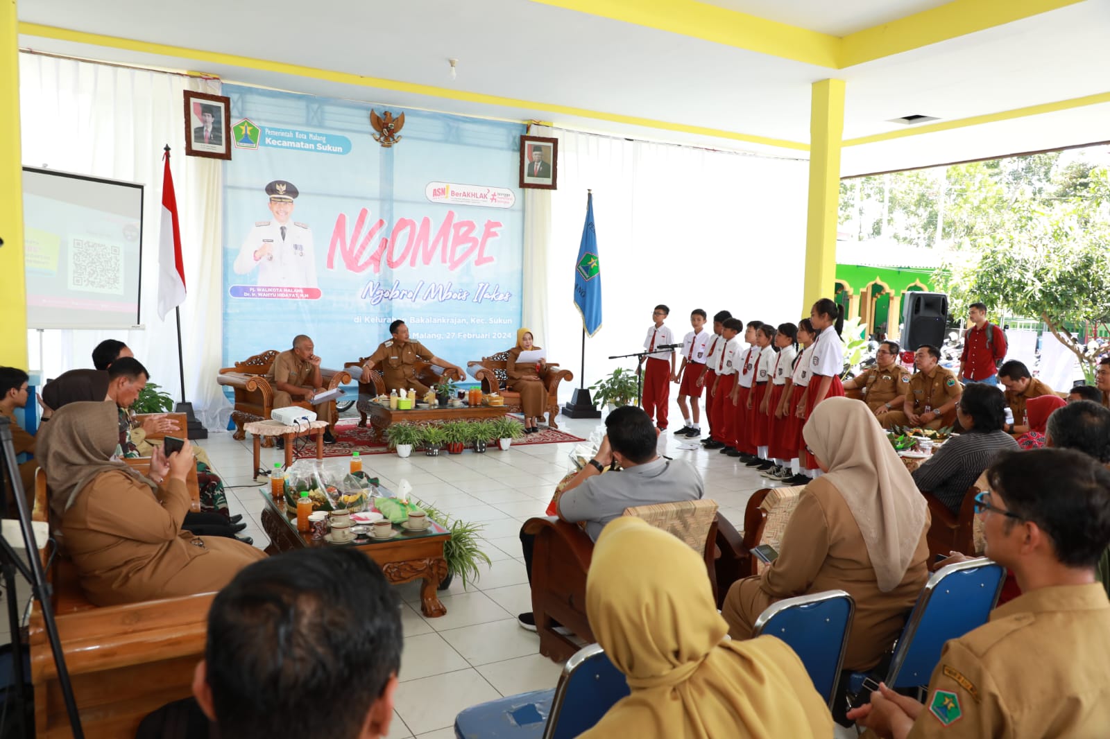 Pj Wali Kota Malang berdialog dengan masyarakat di Bankalanjranan. Foto / dok Prokopim Setda Kota Malang