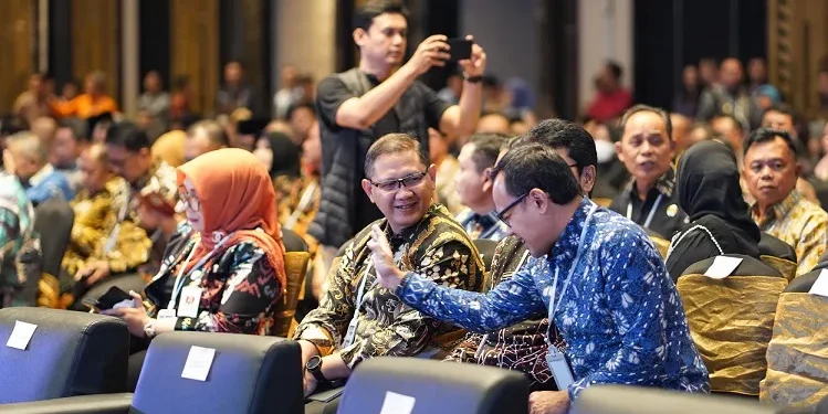 Pj Wali Kota Batu, Aries Agung Paewai, saat ikut Rakor oleh BKN RI terkait netralitas ASN, Selasa (6/2/2024). Kini ASN di Kota Batu siap jaga netralitas.