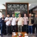 Pj Wali Kota Batu, Aries Agung Paewai, saat beraudiensi dengan insan media dari PWI Malang Raya terkait peringatan Hari Pers Nasional 2024