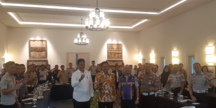 Pj Wali Kota Malang, Wahyu Hidayat dalam Rakor Forum Lalu Lintas dan Angkutan Jalan Kota Malang. (Foto/M Sholeh)