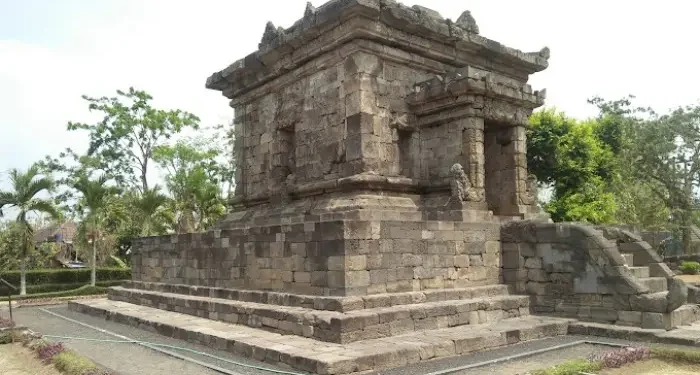 Sosok Raja Gajayana berhasil membawa Kerajaan Kanjuruhan ke era kejayaan dan diabadikan menjadi nama stadion, kereta api, universitas, hingga jalan /Foto: Google Review Candi Badut/ Dunatus Aja