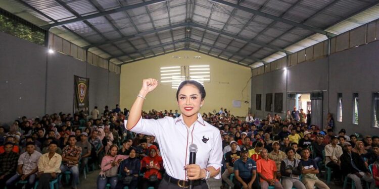 Kris Dayanti saat pelatihan saksi Pemilu 2024 di Kabupaten Malang beberapa waktu. Foto: Instagram Krisdayanti Lemos