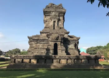 Daftar raja Kerajaan Singasari yang pernah menjadi kerajaan bercorak Hindu-Buddha terbesar dalam sejarah Indonesia /Foto: Google Maps Candi Singosari/Rubys Mediatama