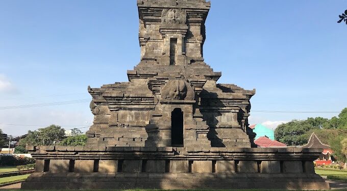 Daftar raja Kerajaan Singasari yang pernah menjadi kerajaan bercorak Hindu-Buddha terbesar dalam sejarah Indonesia /Foto: Google Maps Candi Singosari/Rubys Mediatama