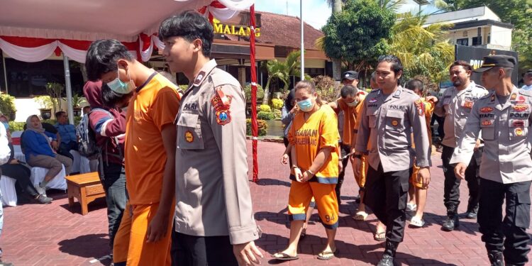Sejumlah tersangka pengedar di Polres Malang mengaku mendapatkan narkoba dari lapas.