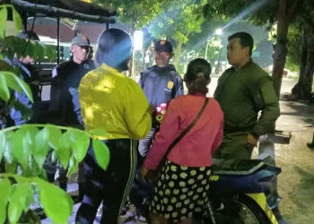 Petugas mengamankan 2 PSK terjaring razia yang beraksi di jalanan Kota Malang.